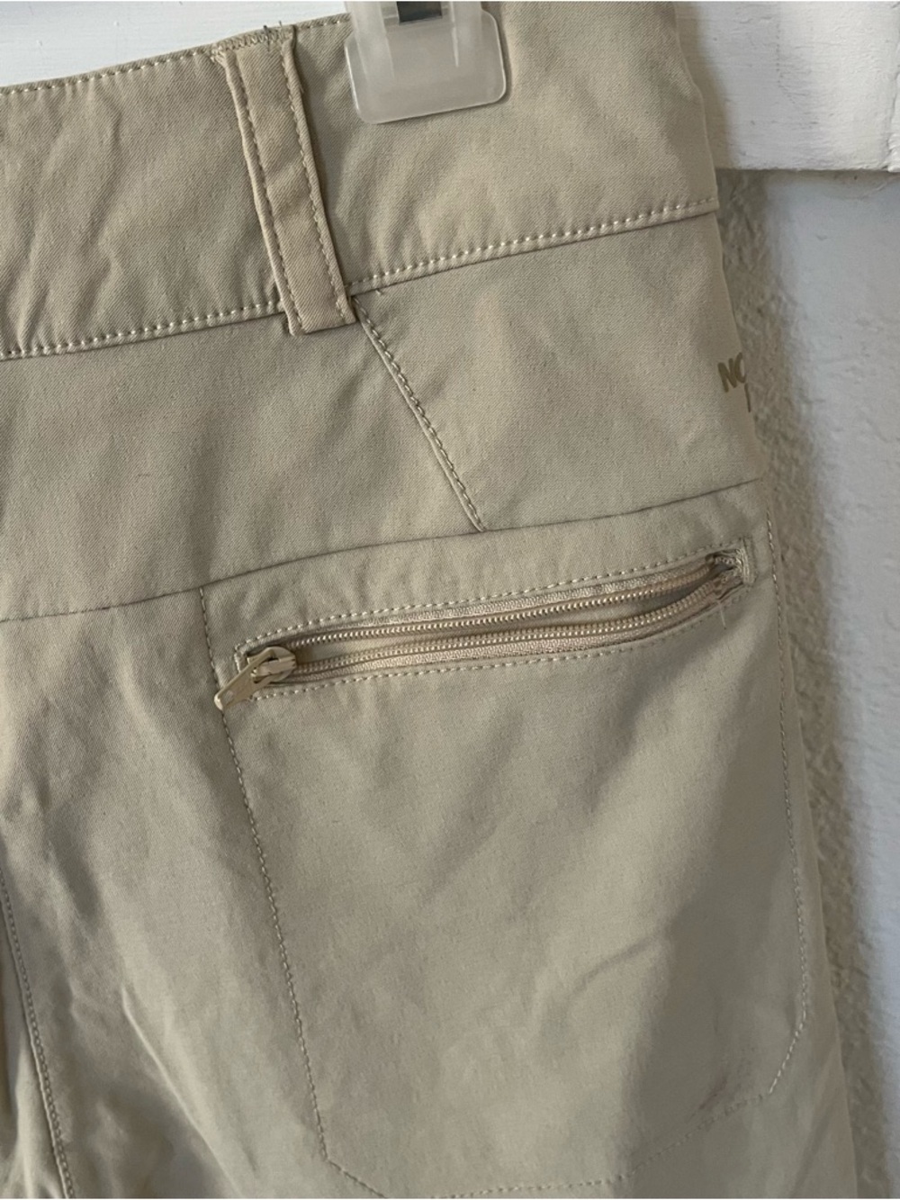 The North Face Women's 2 Convertible Hiking Pants. - Picture 9 of 11